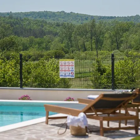 別荘 Stunning In With House A Panoramic View Roč