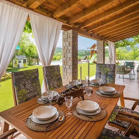 Pet Friendly In * Roč