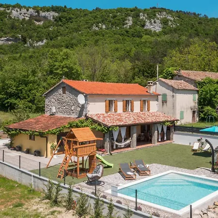 Stunning In With House A Panoramic View *