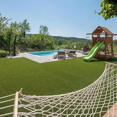 Pet Friendly In Roč