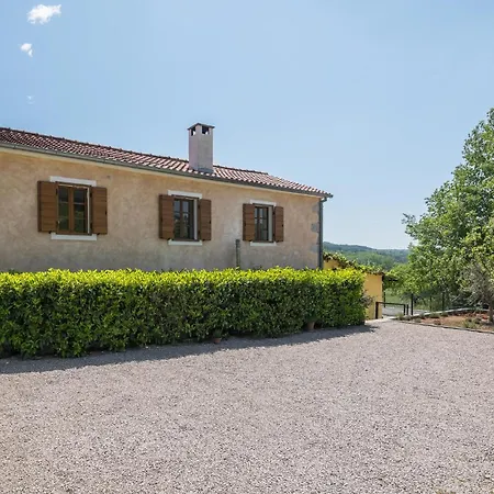 Dom wakacyjny Stunning In With House A Panoramic View Roč